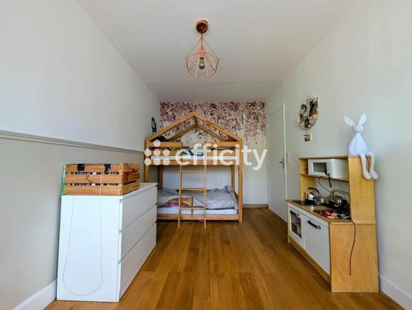 Appartement
         3 pièces
        - 70 m² Exclusivité 220 000 € *