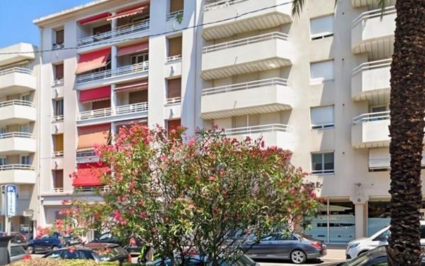 Appartement à vendre    3 pièces • 73 m2 Antibes