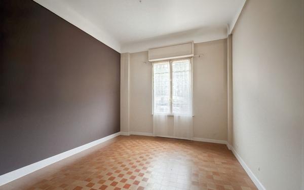 Appartement à vendre    3 pièces • 73 m2 Antibes