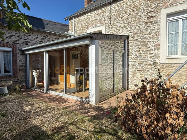 Vente
                Maison82 m² - 4 Pièces -
                    LAVAL (53000)