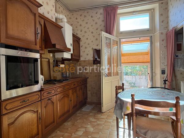 Vente
                Maison82 m² - 4 Pièces -
                    LAVAL (53000)