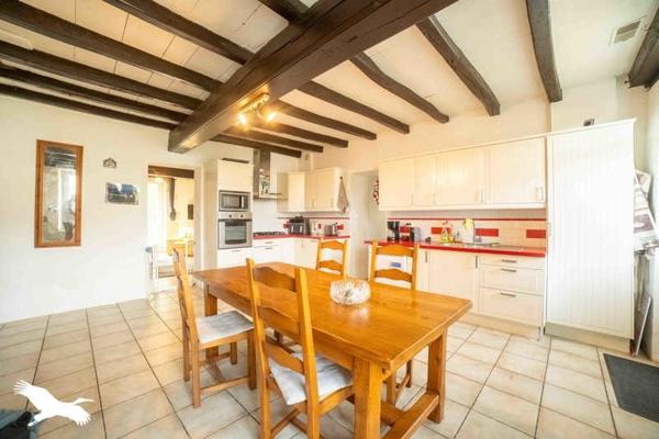 Maison à vendre |  Le Poiré-sur-Velluire |  8 pièces | 310 m²