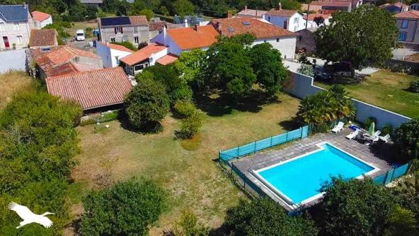 Maison à vendre |  Le Poiré-sur-Velluire |  8 pièces | 310 m²