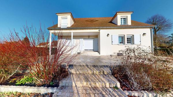 PROPRIÉTÉ DE STANDING  284 m2 de 8 PIÈCES 509 000
