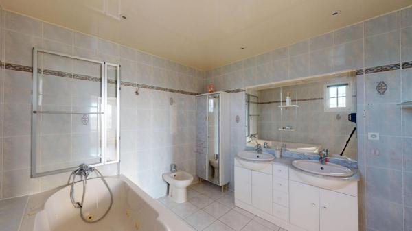 PROPRIÉTÉ DE STANDING  284 m2 de 8 PIÈCES 509 000