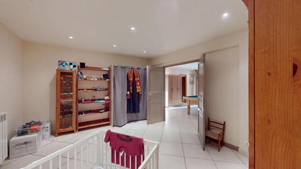 PROPRIÉTÉ DE STANDING  284 m2 de 8 PIÈCES 509 000