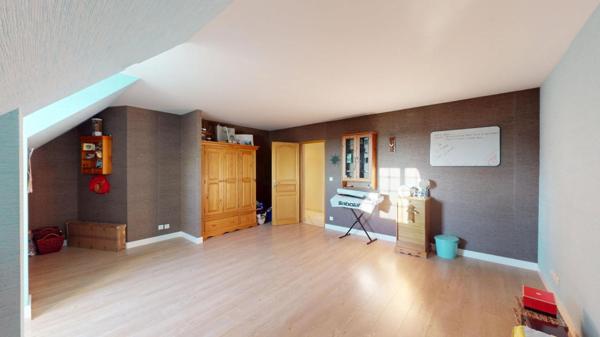 PROPRIÉTÉ DE STANDING  284 m2 de 8 PIÈCES 509 000