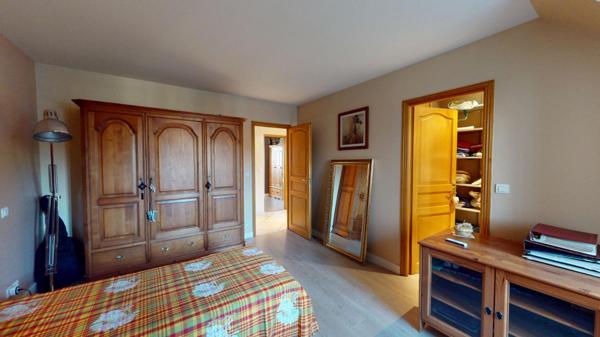 PROPRIÉTÉ DE STANDING  284 m2 de 8 PIÈCES 509 000