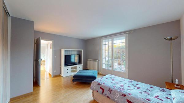 PROPRIÉTÉ DE STANDING  284 m2 de 8 PIÈCES 509 000