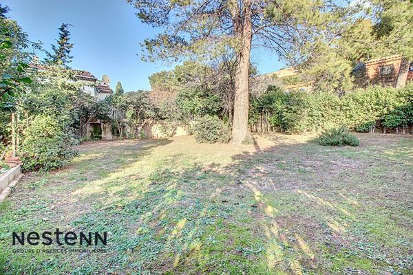 Terrain à bâtir d'une surface de 653m² à Vitrolles avec emprise au sol autorisée de 163m².