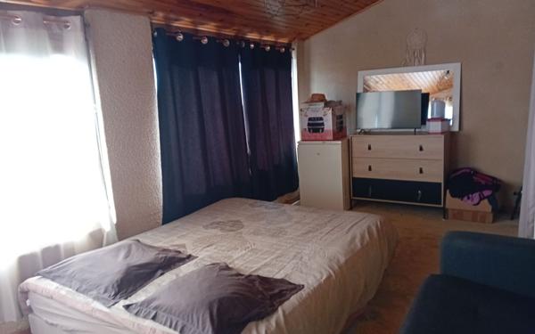 Maison à vendre    2 pièces •  Céreste