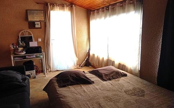 Maison à vendre    2 pièces •  Céreste