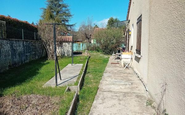 Maison à vendre    2 pièces •  Céreste