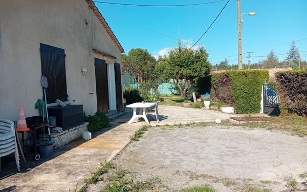 Maison à vendre    2 pièces •  Céreste