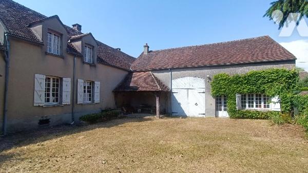Lorrez-le-Bocage, maison à rénover de 91 m² 4 pièces, grange de 50 m² + pièce de 27 m² + jardin.