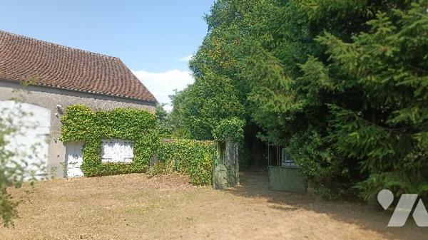 Lorrez-le-Bocage, maison à rénover de 91 m² 4 pièces, grange de 50 m² + pièce de 27 m² + jardin.