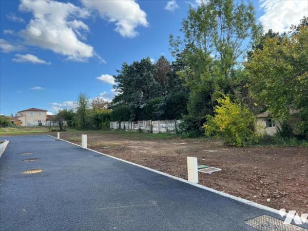 BUXEROLLES - RUE DU PLANTY - LOTISSEMENT DE 5 LOTS - 530 M²