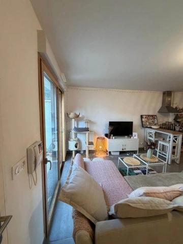 Maison à vendre 3 pièces rue victor hugo AVEC PARKING EN SOUS-SOL  TOURS (37) a 10 minutes  de jean jaures en marchant tranquillement