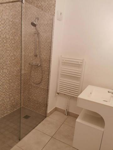 Maison à vendre 3 pièces rue victor hugo AVEC PARKING EN SOUS-SOL  TOURS (37) a 10 minutes  de jean jaures en marchant tranquillement
