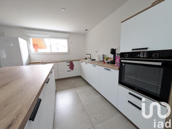 Maison 5 pièces de 98 m² à Martignat (01100)