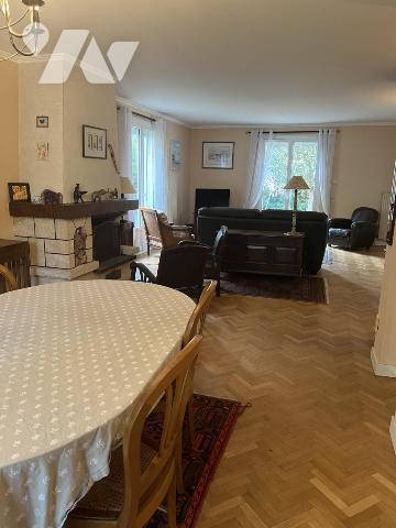 ORVAULT, Petit Chantilly. Pavillon indépendant de 5 chambres + bureau avec Garage et Jardin. Libre