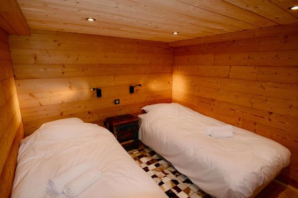 Dpt Haute Savoie (74), à vendre THOLLON-LES-MEMISES MAISON-GÎTE P10- TERRAIN 1000m2