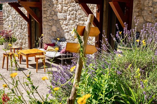 Dpt Haute Savoie (74), à vendre THOLLON-LES-MEMISES MAISON-GÎTE P10- TERRAIN 1000m2