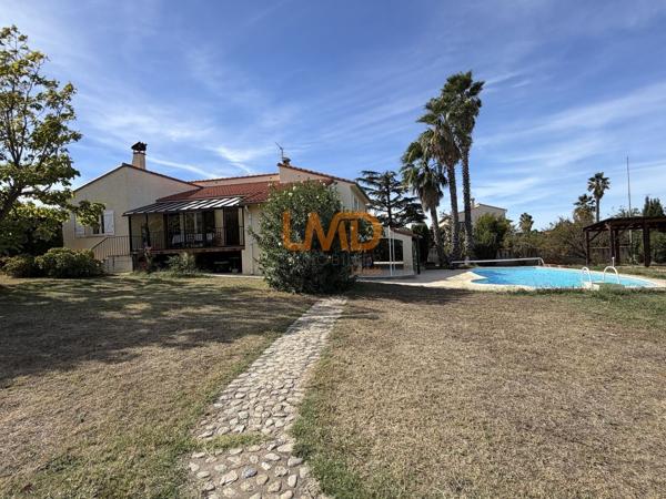 Villa 4 faces T5 145 m2 avec piscine