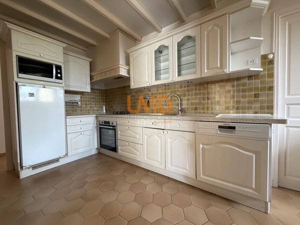Villa 4 faces T5 145 m2 avec piscine