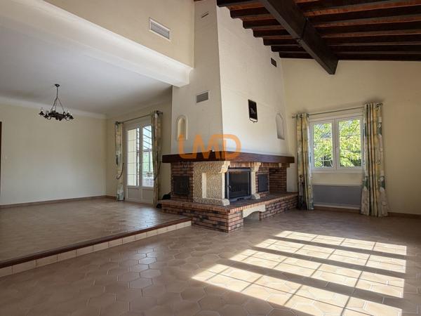 Villa 4 faces T5 145 m2 avec piscine
