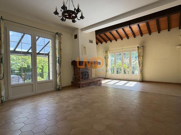 Villa 4 faces T5 145 m2 avec piscine