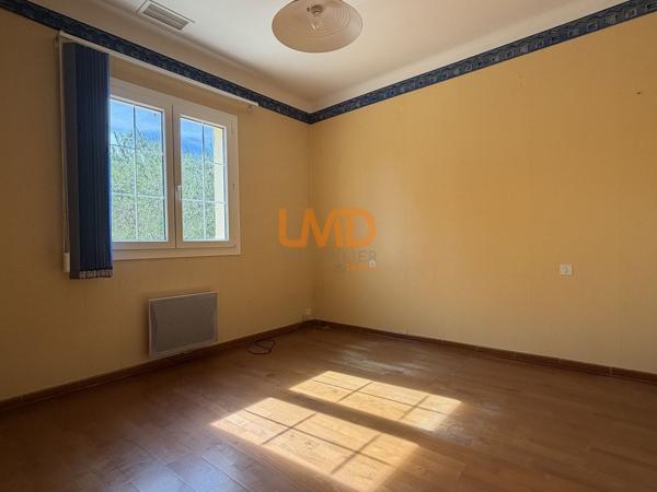 Villa 4 faces T5 145 m2 avec piscine