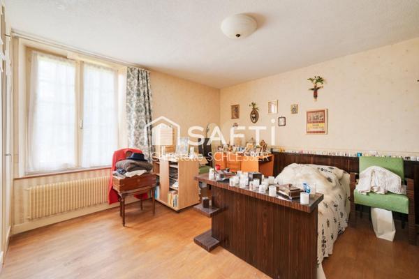 Maison Lorraine de 330 m2 pleine de charme avec une partie sur l'arrière pouvant servir à créer un appartement ou son activité professionnelle