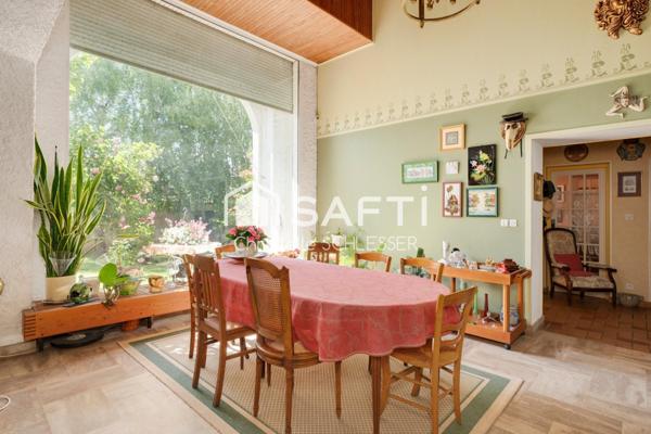 Maison Lorraine de 330 m2 pleine de charme avec une partie sur l'arrière pouvant servir à créer un appartement ou son activité professionnelle