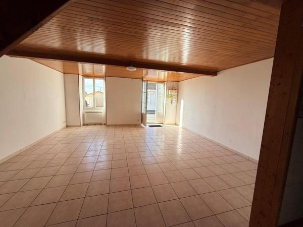 SAINT-SAVIN MAISON DE VILLE PLEIN CENTRE Saint-Savin (33920)