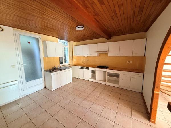 SAINT-SAVIN MAISON DE VILLE PLEIN CENTRE Saint-Savin (33920)