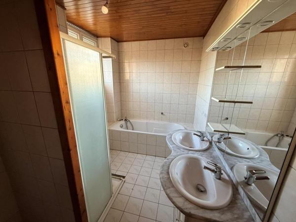 SAINT-SAVIN MAISON DE VILLE PLEIN CENTRE Saint-Savin (33920)