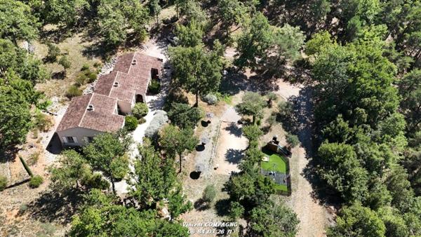 Propriété de 2,9 hectares avec vue imprenable sur le lac d'Esparron-de-Verdon