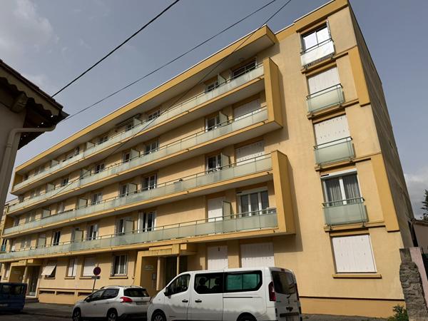 CARCASSONNE - APPARTEMENT TRAVERSANT 76 M² - DERNIER ÉTAGE - BALCONS - PARKING PRIVATIF