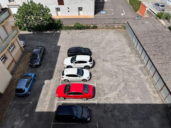 CARCASSONNE - APPARTEMENT TRAVERSANT 76 M² - DERNIER ÉTAGE - BALCONS - PARKING PRIVATIF