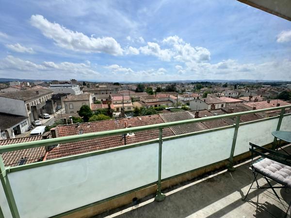 CARCASSONNE - APPARTEMENT TRAVERSANT 76 M² - DERNIER ÉTAGE - BALCONS - PARKING PRIVATIF
