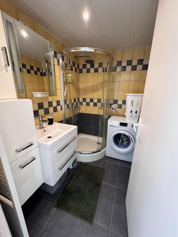 CARCASSONNE - APPARTEMENT TRAVERSANT 76 M² - DERNIER ÉTAGE - BALCONS - PARKING PRIVATIF