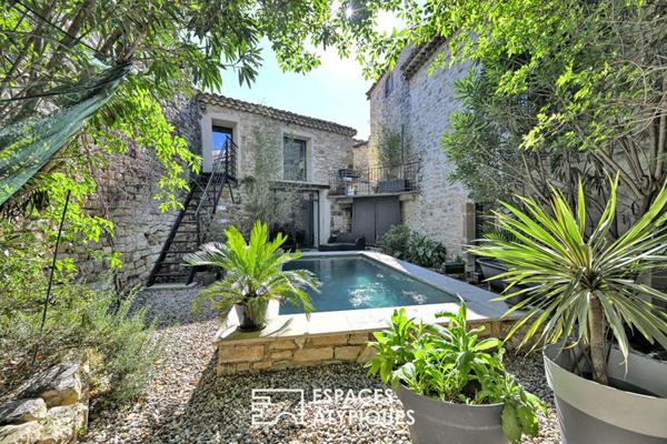 Maison de village aux volumes généreux, avec piscine et garage