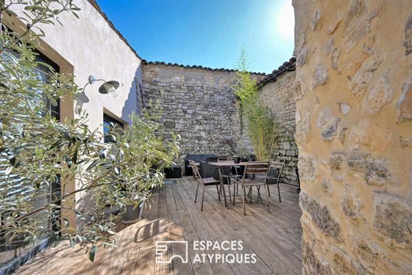Maison de village aux volumes généreux, avec piscine et garage