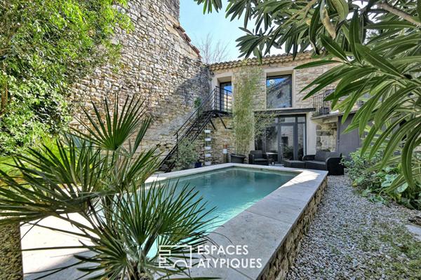 Maison de village aux volumes généreux, avec piscine et garage