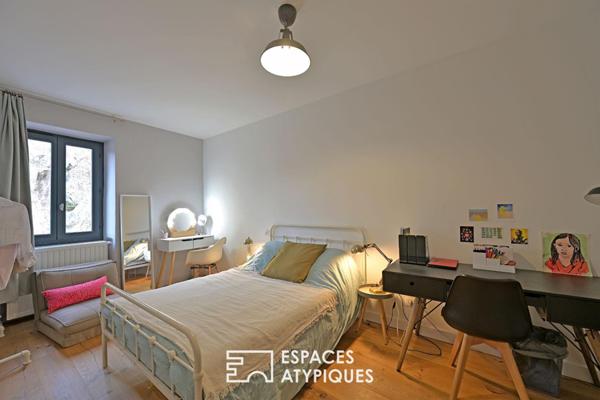 Maison de village aux volumes généreux, avec piscine et garage