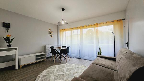 BOURGES APPARTEMENT 32.3 RENOVÉ ET MEUBLÉ BALCON
