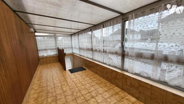 Pavillon en sortie de ville sur 484 m² avec véranda