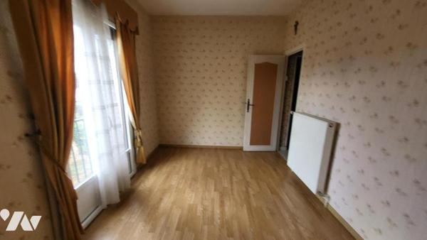Pavillon en sortie de ville sur 484 m² avec véranda