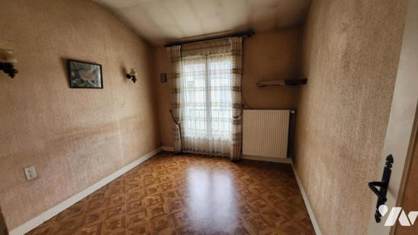 Pavillon en sortie de ville sur 484 m² avec véranda